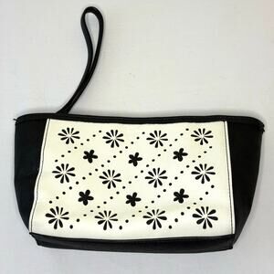 Vera Bradley Laser Cut Flowerlines Wristlet NEW